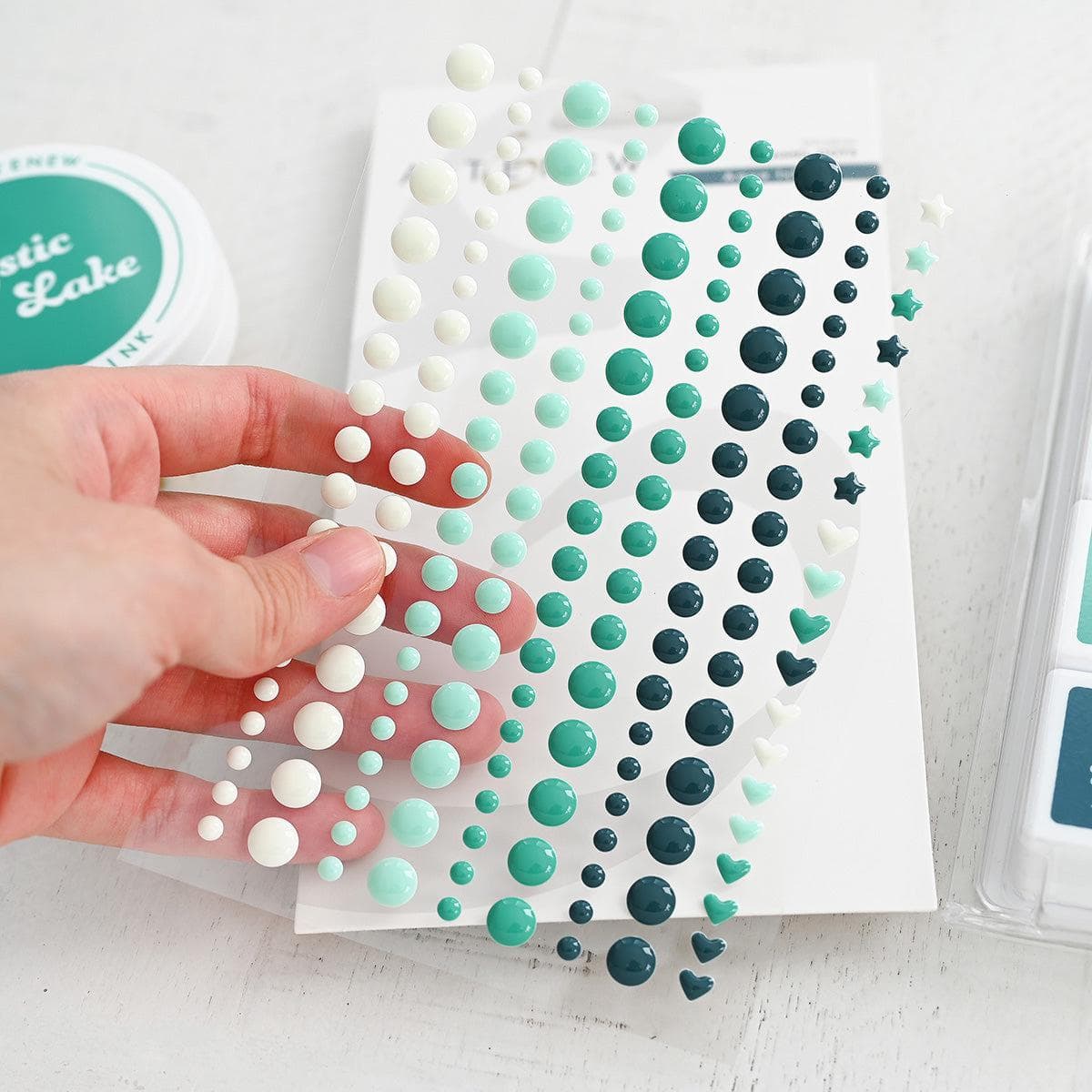 altenew-embellishments-aqua-island-enamel-dots-163-st-ck image 4