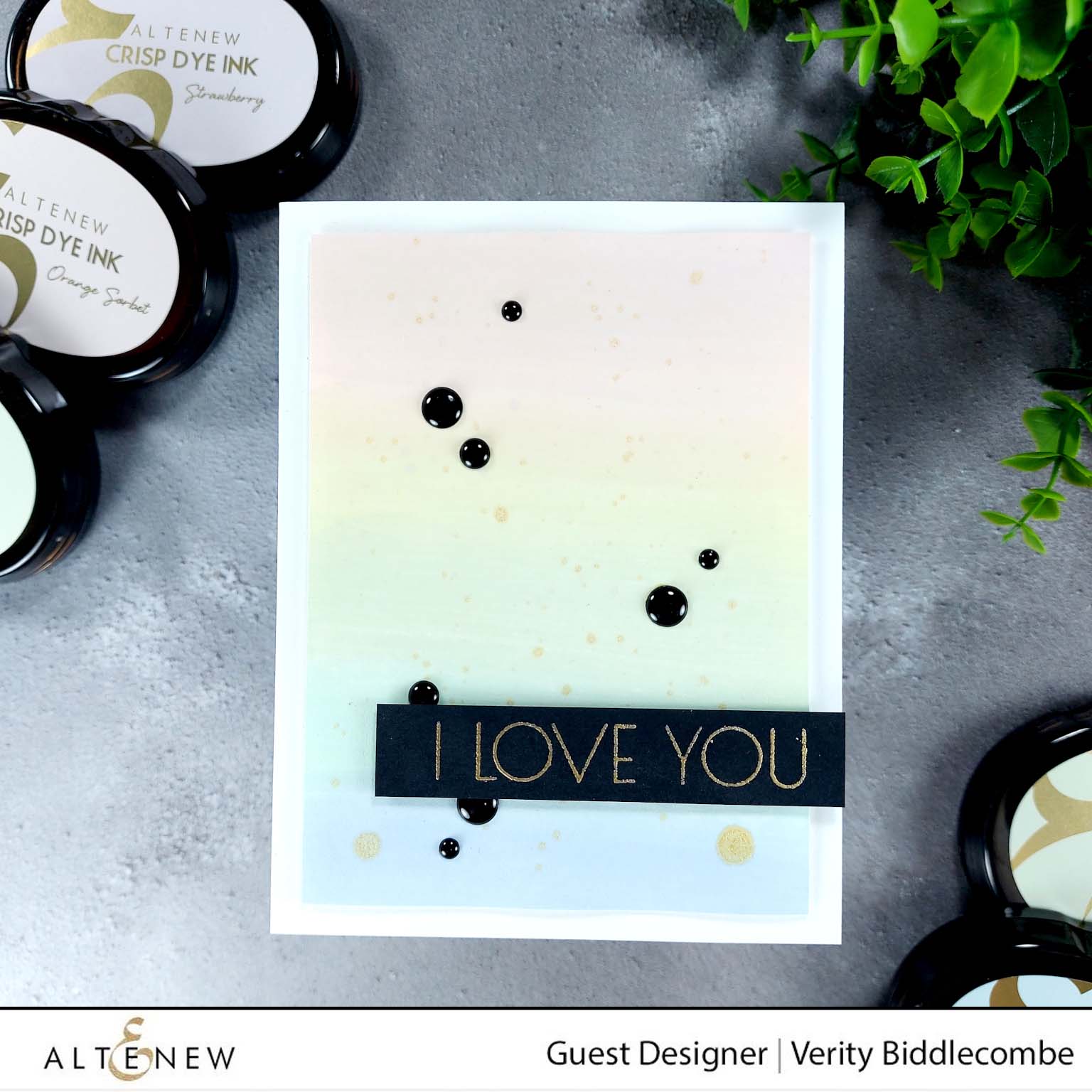 altenew-inks-strawberry-crisp-dye-ink-stempelkissen-erdbeerrot image 2